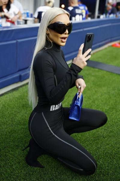 Ким Кардашьян освистали на стадионе